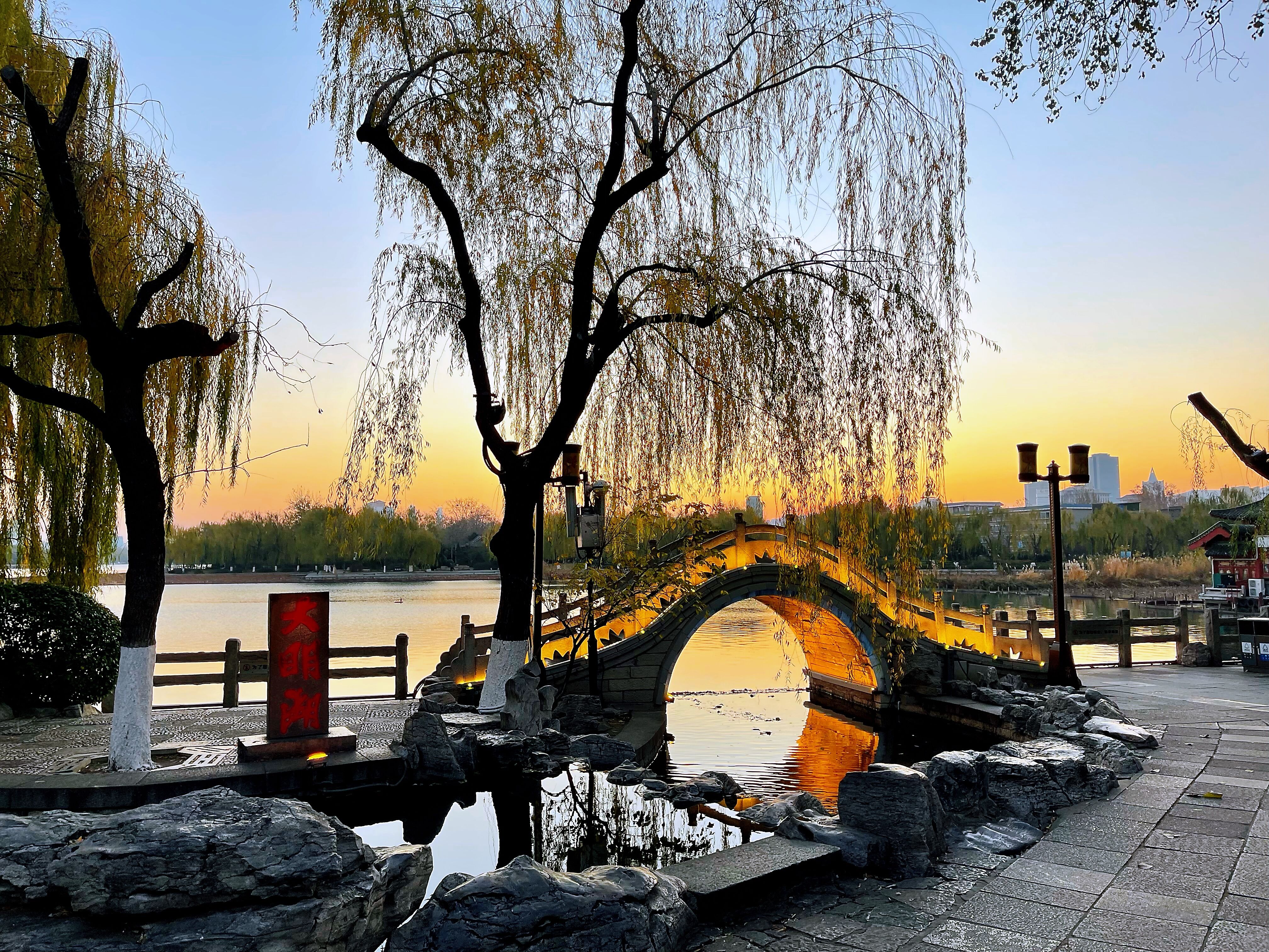 大明湖晨曦