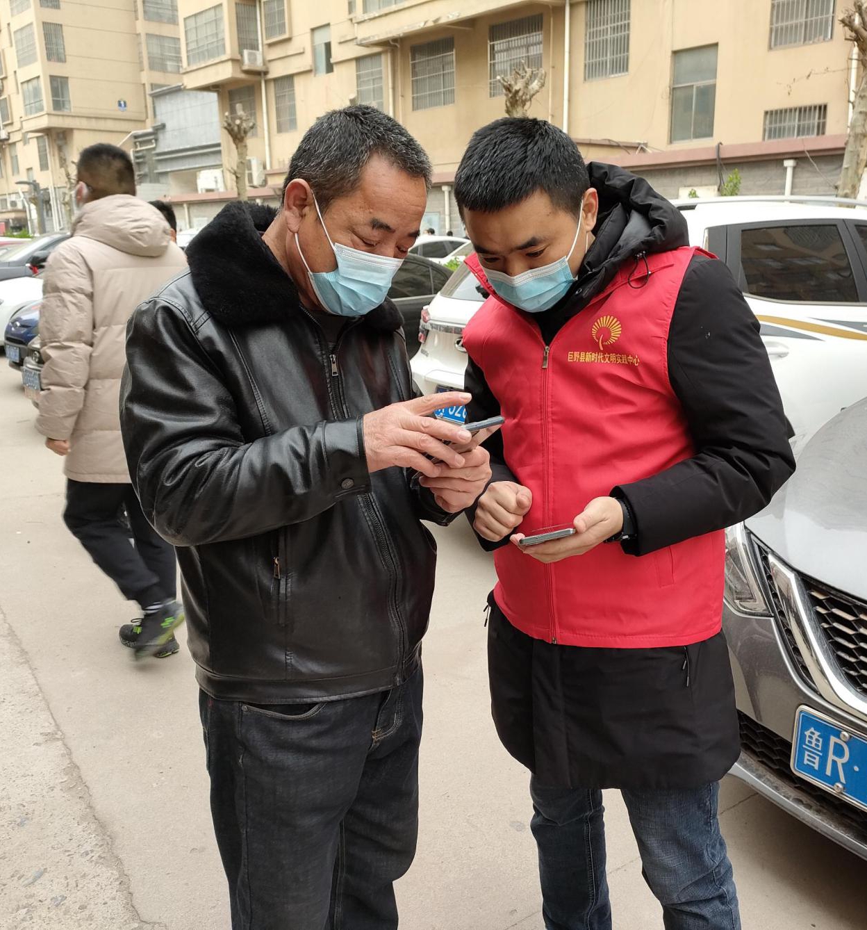 “请您打开健康码，我教您”